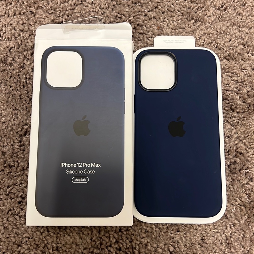 iPhone 12 PRO MAX MagSafe Silicone Case